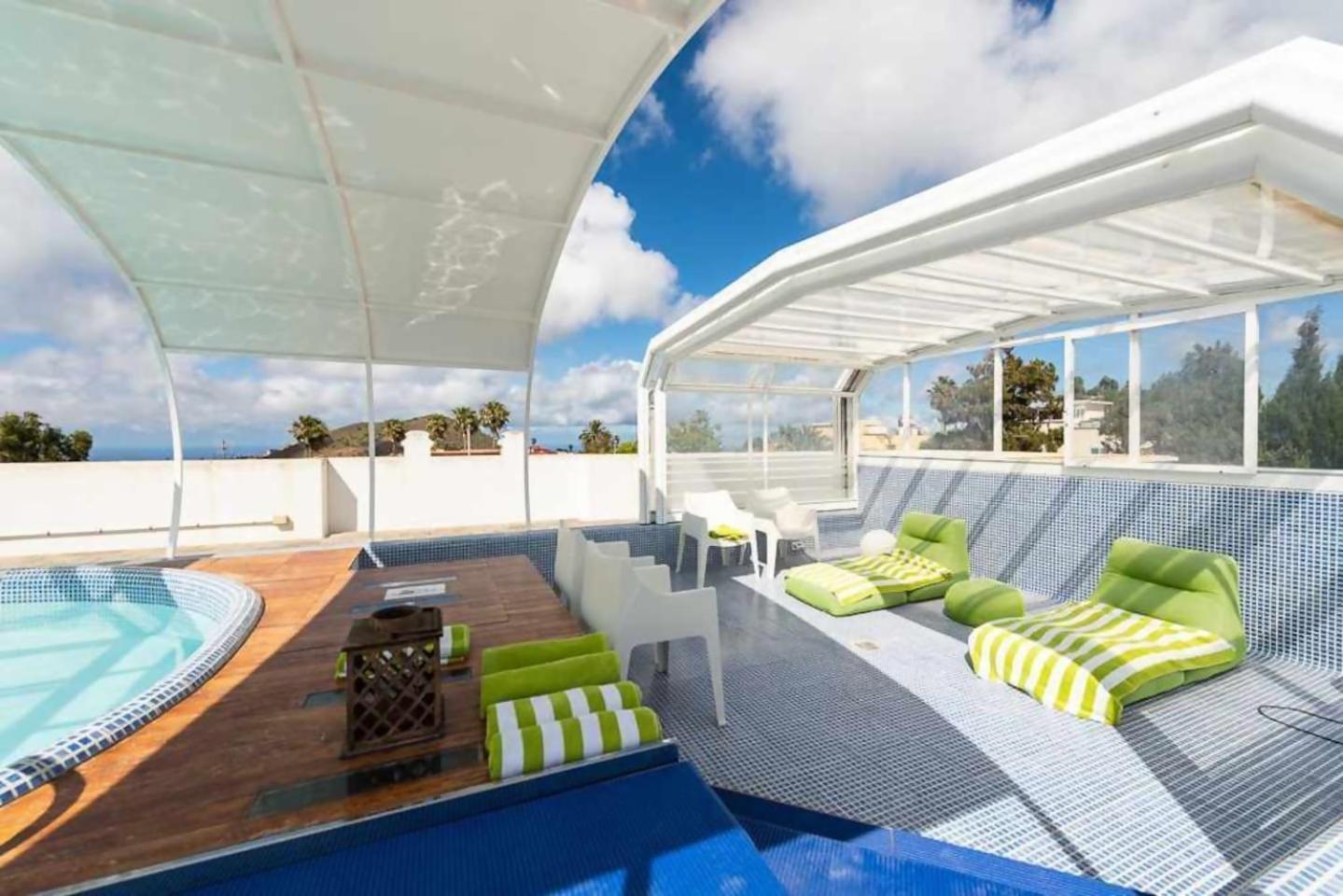 Amplia Villa De Lujo Con Piscina Climatizada Las Palmas de Gran Canaria Bagian luar foto